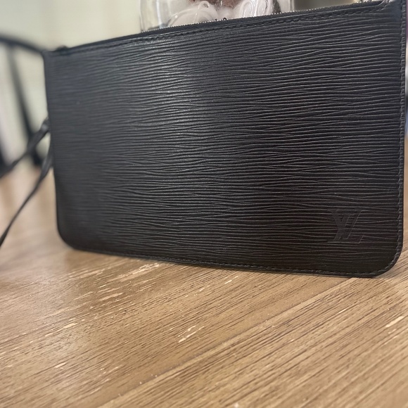 Louis Vuitton Neverfull Wristlet - Picture 1 of 7